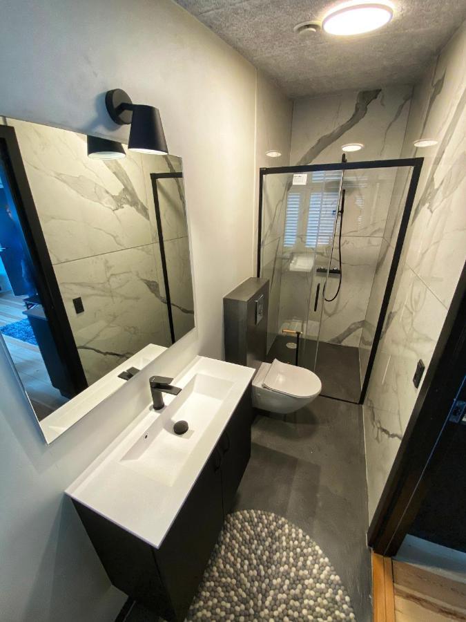 Broncks Apartment 2 - Modern 2-Bedroom In The Heart Of Tórshavn Buitenkant foto