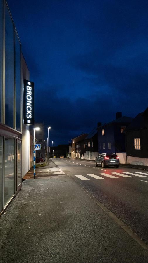 Broncks Apartment 2 - Modern 2-Bedroom In The Heart Of Tórshavn Buitenkant foto